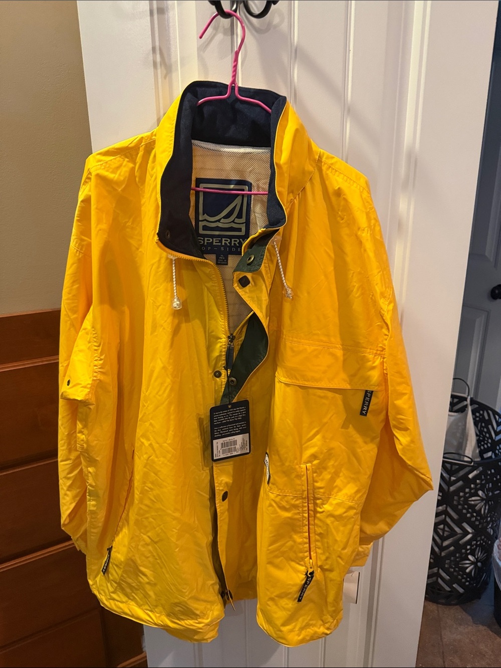 New Sperry Men’s Bright Yellow Hooded Raincoat with Navy Trim
